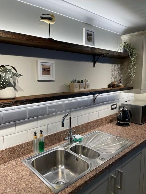 Seaside Modern Apartment Westward Ho!  Exterior photo